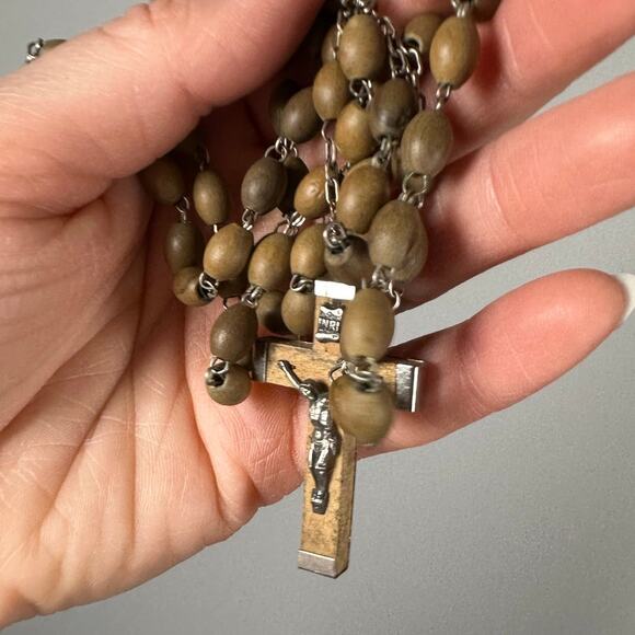 Catholic Rosary Brown Wooden Beaded Silver Tone Crucifix Jesus Cross Necklace - Picture 7 of 9
